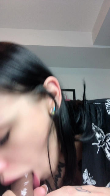 Tattooed Babe Sucks Thick Cock With Hair Pull