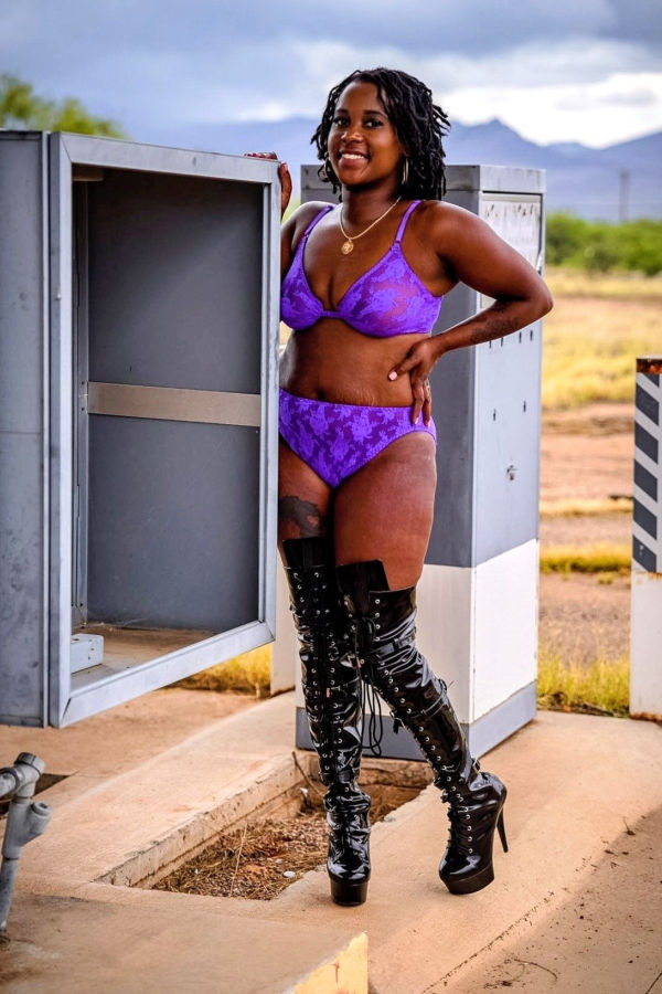Follow Queen Ava Stacks on Paysites
